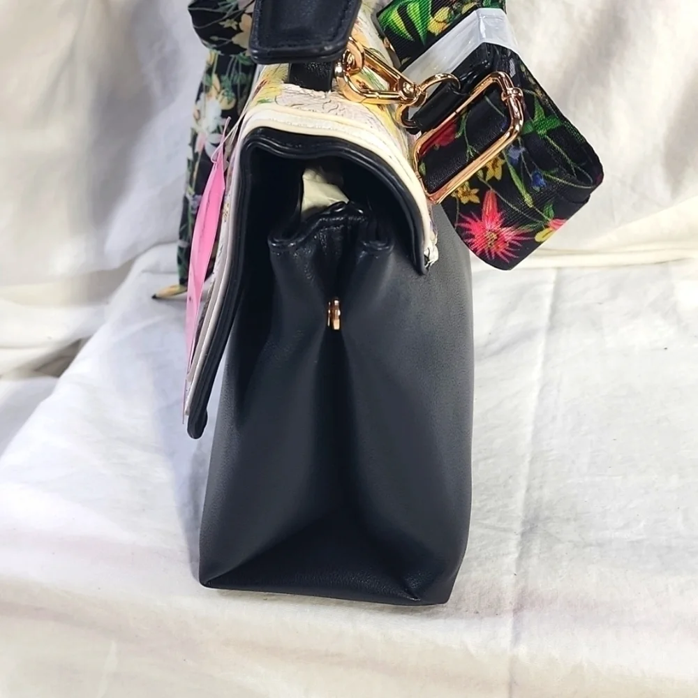 BETSEY JOHNSON TOP HANDEL CROSSBODY